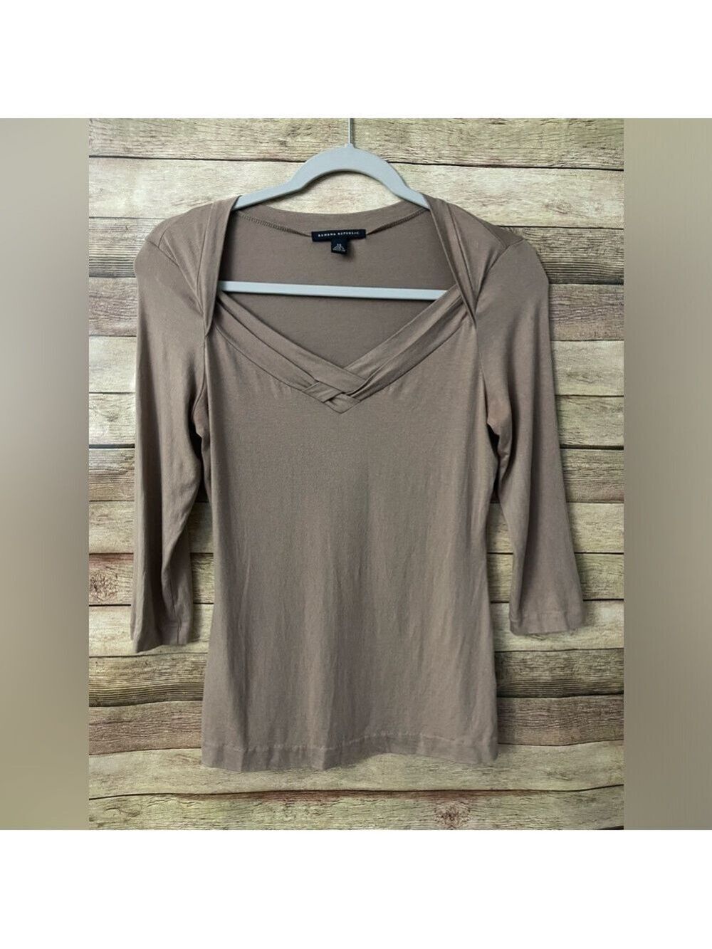Banana Republic Women’s Stretch Long Sleeve V-Neck Blouse Light Brown Size: XS